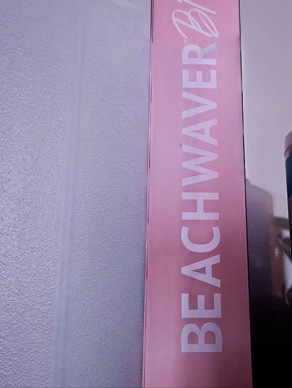 The Beachwaver Co. Curling Iron New